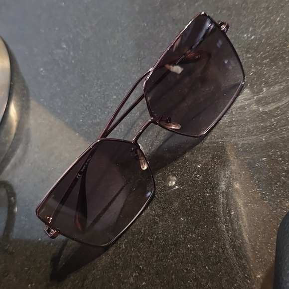 Gradient square Alexander  Mcqueen sunglasses . No scratches - Picture 7 of 7